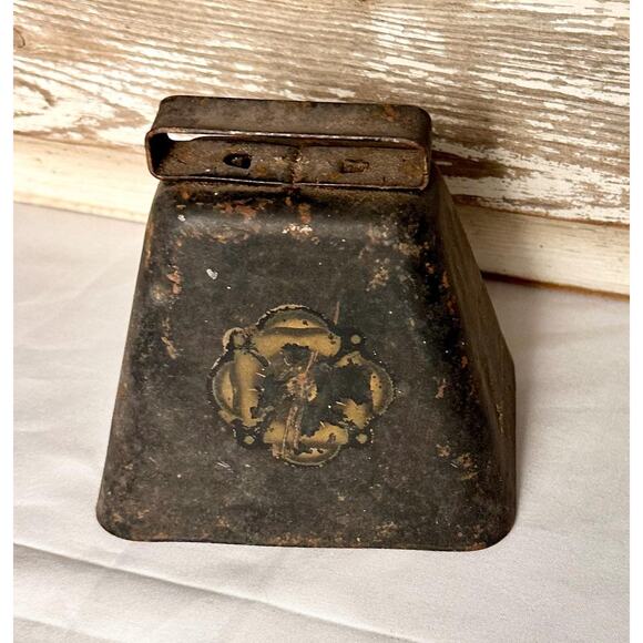 Cow Bell , Antique Cow Bell, Rustic Cow Bell, Farm Cow Bell, Farmhouse Decor - Picture 2 of 8
